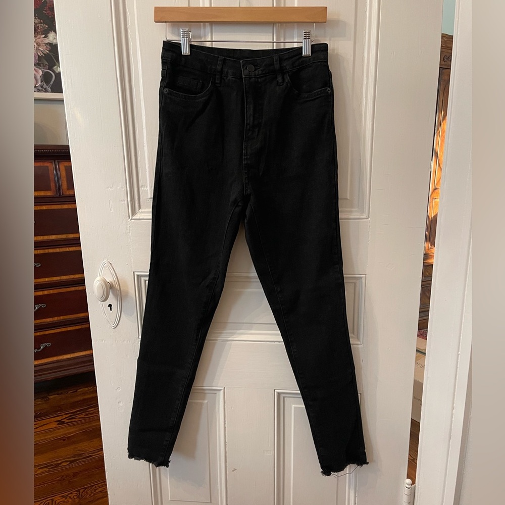 BLACK Skinny Serra Jeans!
